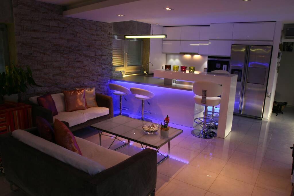 Nice Life - Luxury Apartment In The Old Town. บราติสลาวา ภายนอก รูปภาพ